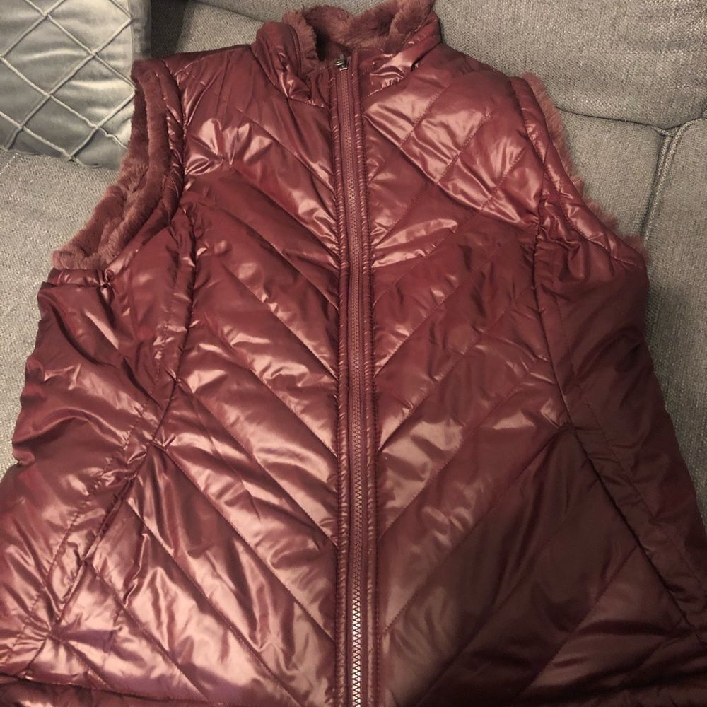 Faux fur burgundy reversible winter vest, size large - Picture 8 of 9